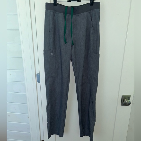 Figs Axim cargo scrub pants & Leon top men's sz ST and M NWOT graphite - Picture 2 of 10